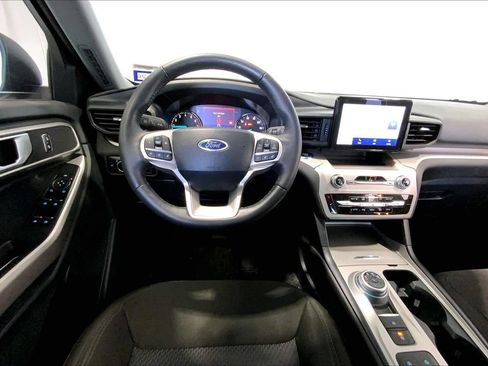 Used 2024 Ford Explorer XLT RWD image 14