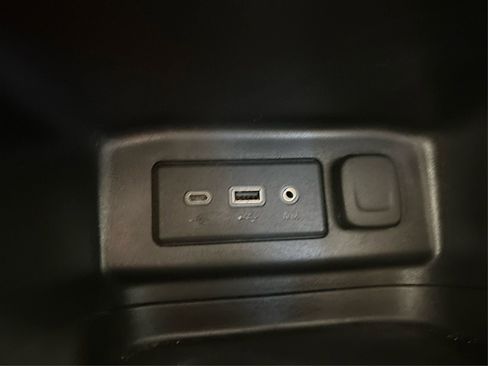 Used 2025 Chevrolet Equinox LT image 35