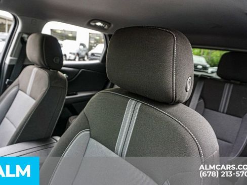 Used 2025 Chevrolet Blazer LT FWD image 18