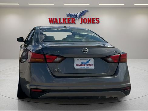 Used 2024 Nissan Altima 2.5 SV image 4