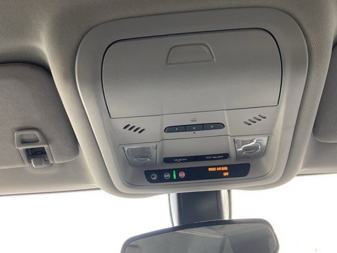 Used 2019 Chevrolet Equinox LT image 16