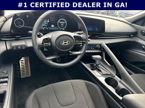 Certified 2025 Hyundai Elantra SEL image 22