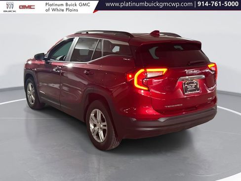 Used 2024 GMC Terrain SLE w/ Driver Convenience Package image 5