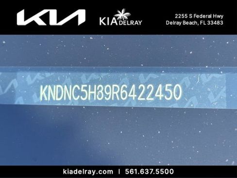 Used 2024 Kia Carnival EX FWD image 10