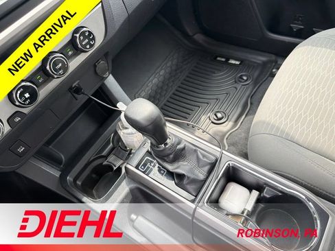 Used 2016 Toyota Tacoma SR5 w/ SR5 Appearance Package (SN) AWD/4WD image 15
