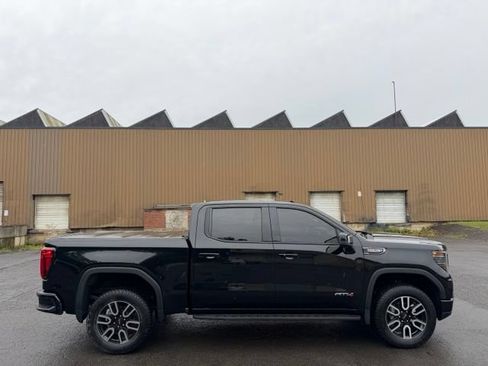 Used 2024 GMC Sierra 1500 AT4 w/ Technology Package AWD/4WD image 4
