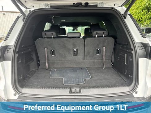 Used 2025 Chevrolet Traverse LT FWD image 9