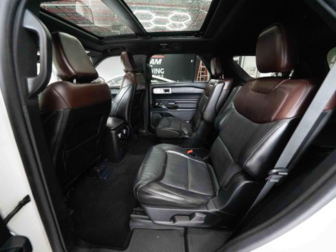 Used 2023 Ford Explorer Platinum w/ Technology Package AWD/4WD image 23
