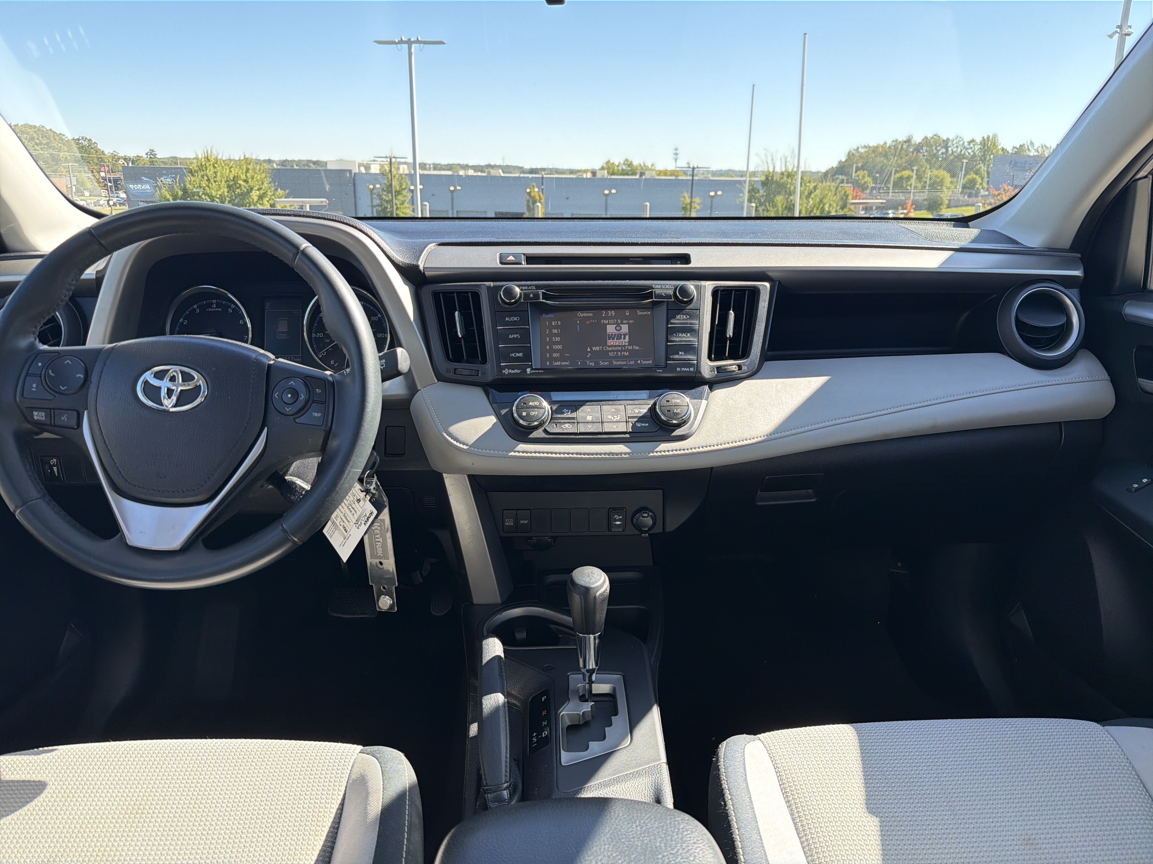 Used 2016 Toyota RAV4 XLE FWD image 28
