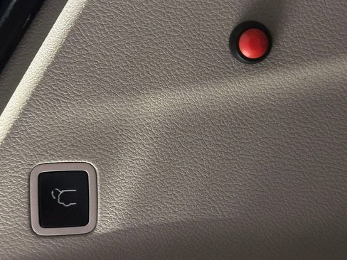 Used 2022 Chrysler Pacifica Touring-L FWD image 13