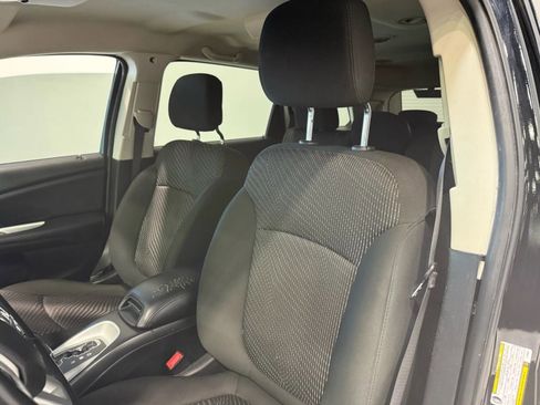 Used 2020 Dodge Journey SE w/ SE Popular Equipment Group image 19