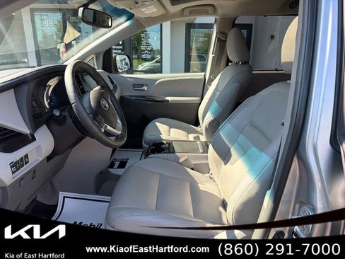 Used 2017 Toyota Sienna XLE w/ XLE Navigation Package FWD image 28
