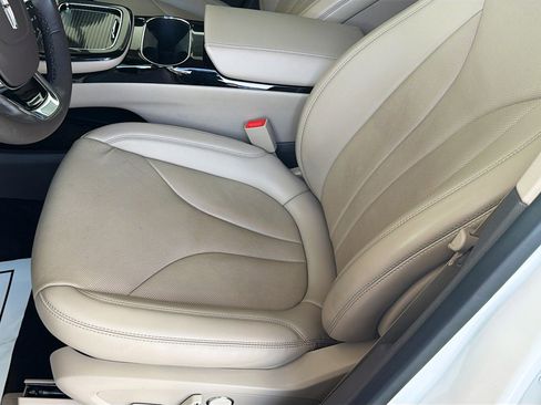 Certified 2023 Lincoln Nautilus Reserve w/ Equipment Group 201A image 19