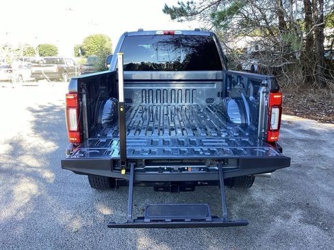 Used 2022 Ford F250 Platinum w/ FX4 Off-Road Package image 10