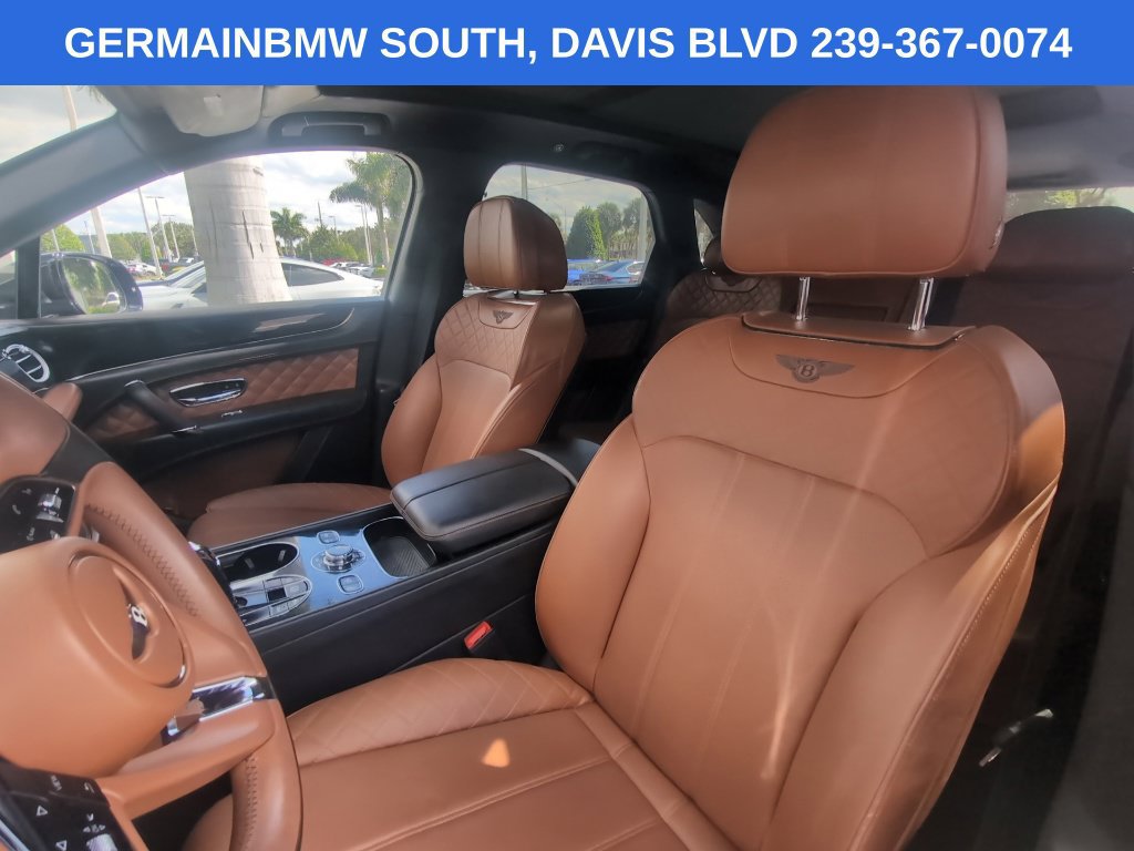 Used 2017 Bentley Bentayga AWD/4WD image 23