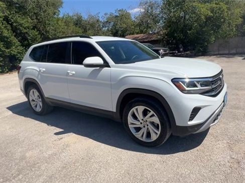 Used 2023 Volkswagen Atlas SE image 2