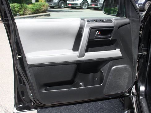 Used 2013 Toyota 4Runner SR5 w/ Convenience Pkg AWD/4WD image 14