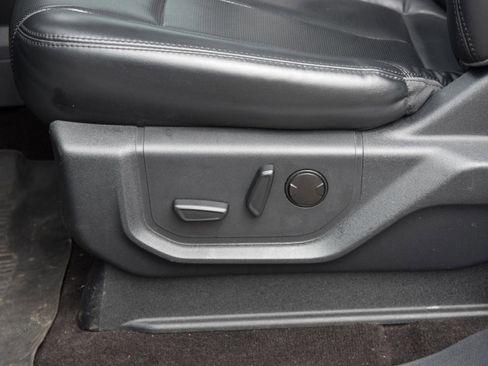 Used 2022 Ford Expedition XLT image 38