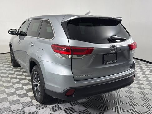 Used 2017 Toyota Highlander Plus FWD image 7