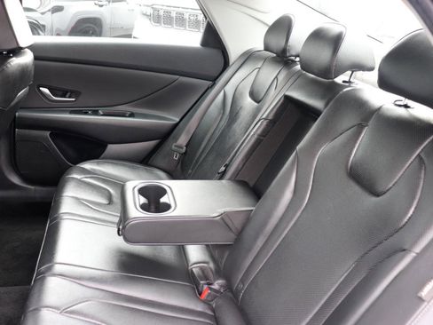 Used 2024 Hyundai Elantra Limited image 23