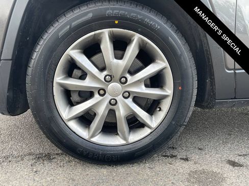 Used 2018 Jeep Cherokee Limited AWD/4WD image 10