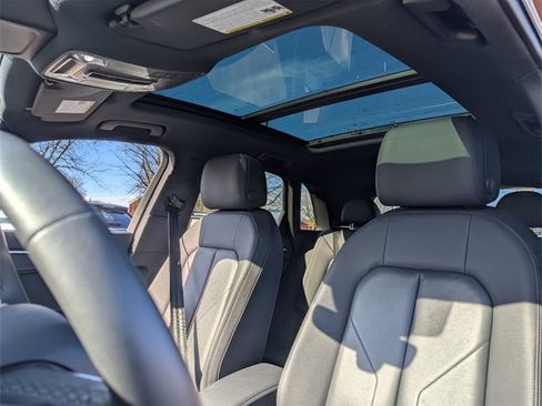 Used 2025 Audi Q3 2.0T Premium image 23