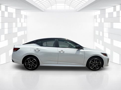 Used 2024 Nissan Sentra SR FWD image 8