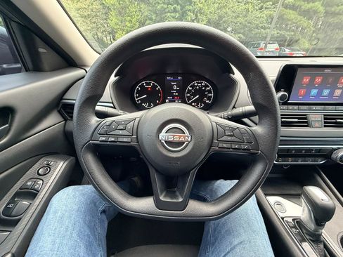 Used 2024 Nissan Altima 2.5 S FWD image 17