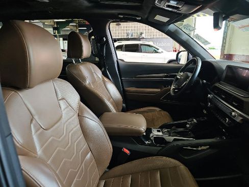 Used 2022 Kia Telluride SX w/ SX Prestige Package AWD/4WD image 5