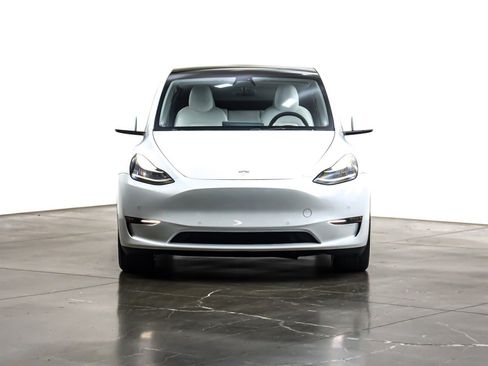 Used 2021 Tesla Model Y Long Range image 3