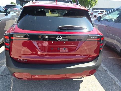 Used 2025 Nissan Kicks SR FWD image 4