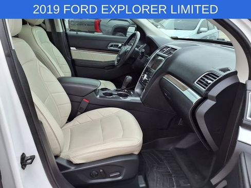 Used 2019 Ford Explorer Limited w/ Limited Luxury Package FWD image 20