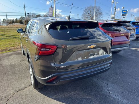 Used 2024 Chevrolet Trax LS image 4