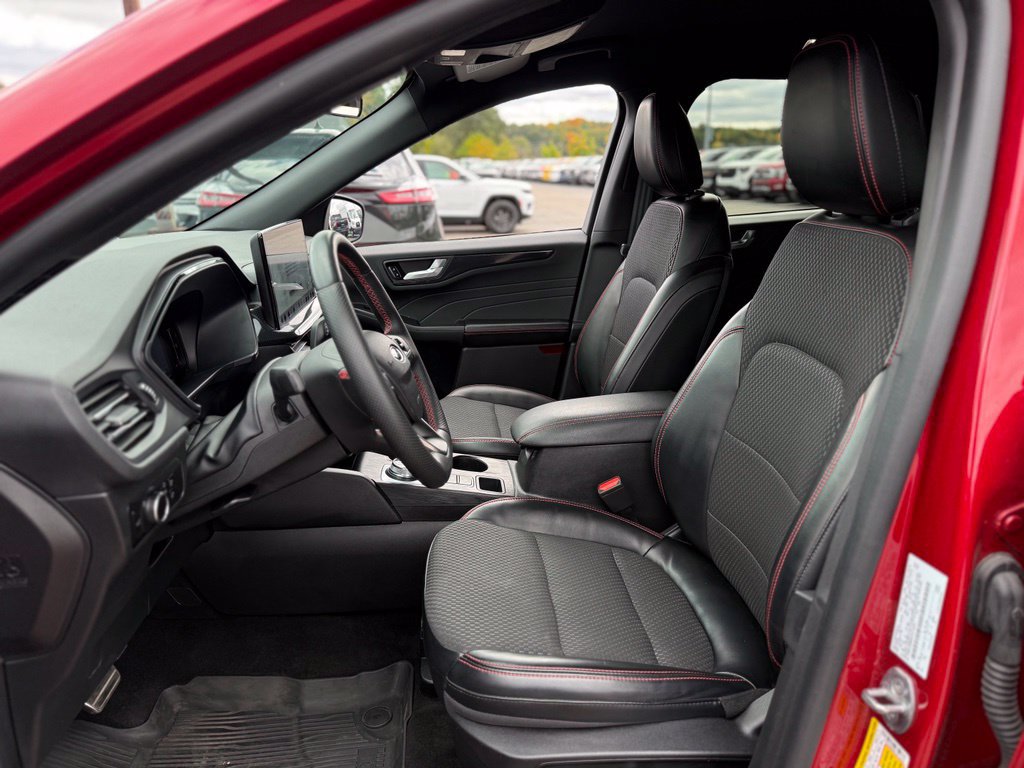Used 2023 Ford Escape ST-Line w/ Tech Pack #1 AWD/4WD image 9