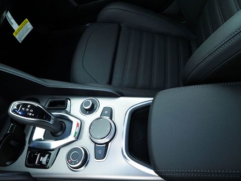 New 2024 Alfa Romeo Giulia Veloce image 42