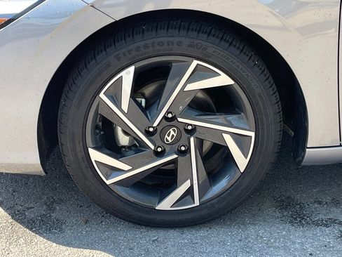 Used 2025 Hyundai Elantra SEL FWD image 31