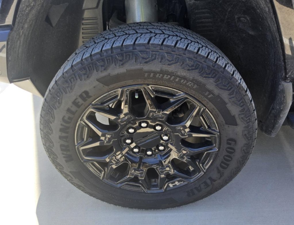 Used 2025 GMC Hummer EV 2X w/ LPO, Dark Essentials Package AWD/4WD image 8