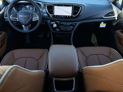 New 2026 Chrysler Pacifica Pinnacle FWD image 17