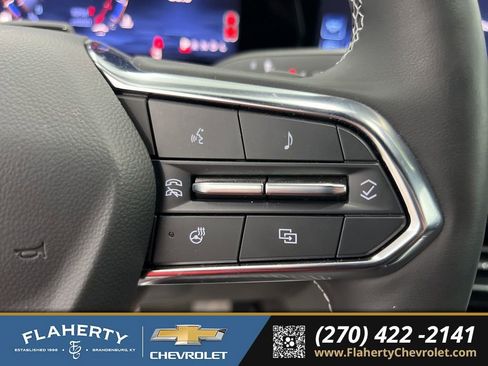 Used 2024 Chevrolet Traverse RS image 27