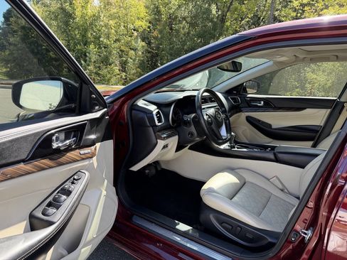 Used 2017 Nissan Maxima Platinum image 14