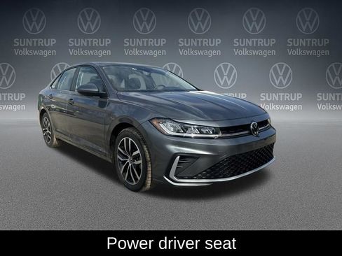 Used 2025 Volkswagen Jetta SE image 9