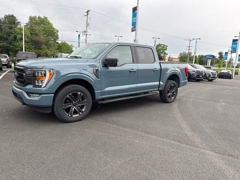 Used 2022 Ford Explorer XLT w/ Equipment Group 202A AWD/4WD image 2