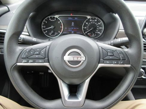 Used 2024 Nissan Altima 2.5 SV FWD image 22