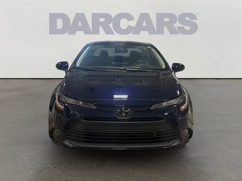 Used 2025 Toyota Corolla LE FWD image 2