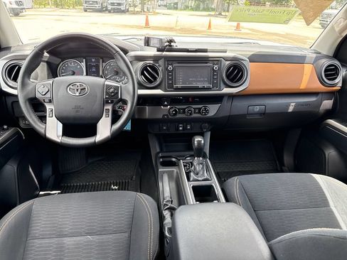 Used 2018 Toyota Tacoma SR5 RWD image 5