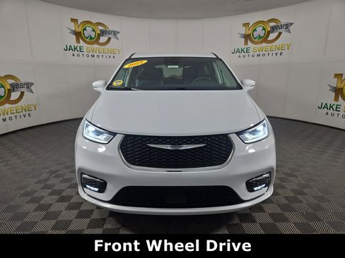 Used 2022 Chrysler Pacifica Touring-L image 3