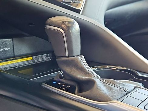 Used 2020 Toyota Camry SE w/ Sunroof Package FWD image 16