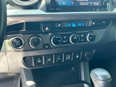 Used 2016 Toyota Tacoma TRD Off-Road w/ Premium & Technology Package AWD/4WD image 53
