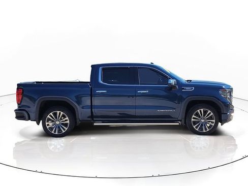 Used 2023 GMC Sierra 1500 Denali w/ Technology Package AWD/4WD image 4