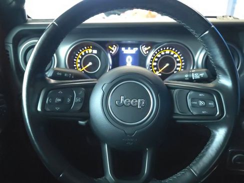 Used 2021 Jeep Gladiator Willys image 26